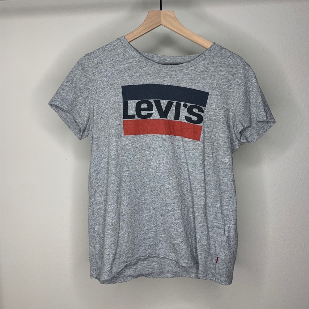 Levi’s Basic Tee Great for Layering